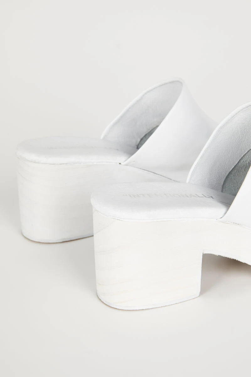 Intentionally Blank 12DOZEN CLOG White NEW ARRIVALS 7 Intentionally Blank 12DOZEN CLOG White NEW ARRIVALS