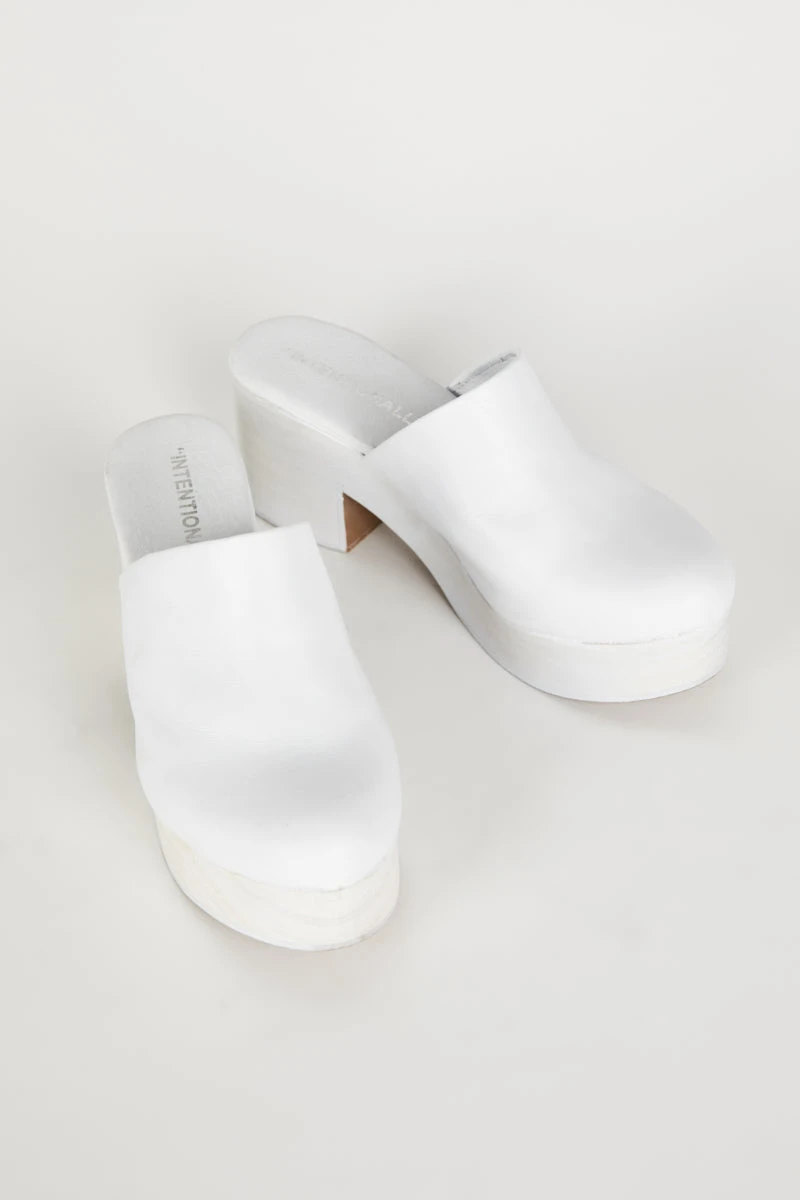 Intentionally Blank 12DOZEN CLOG White NEW ARRIVALS 5 Intentionally Blank 12DOZEN CLOG White NEW ARRIVALS