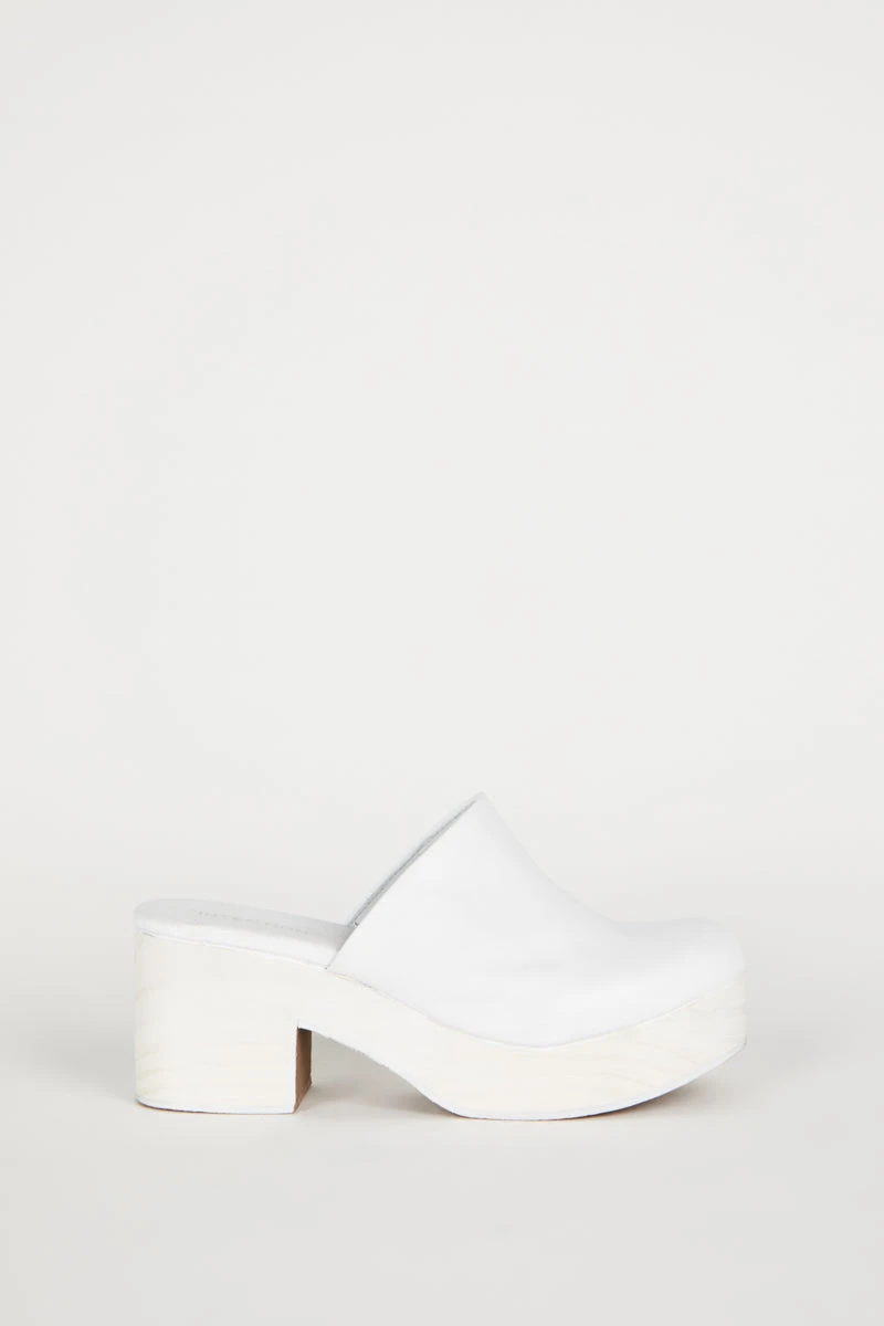 Intentionally Blank 12DOZEN CLOG White NEW ARRIVALS 8 Intentionally Blank 12DOZEN CLOG White NEW ARRIVALS