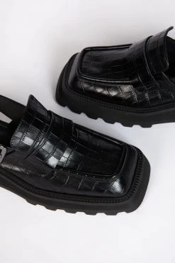 Intentionally Blank NO ISSUE LOAFER Black