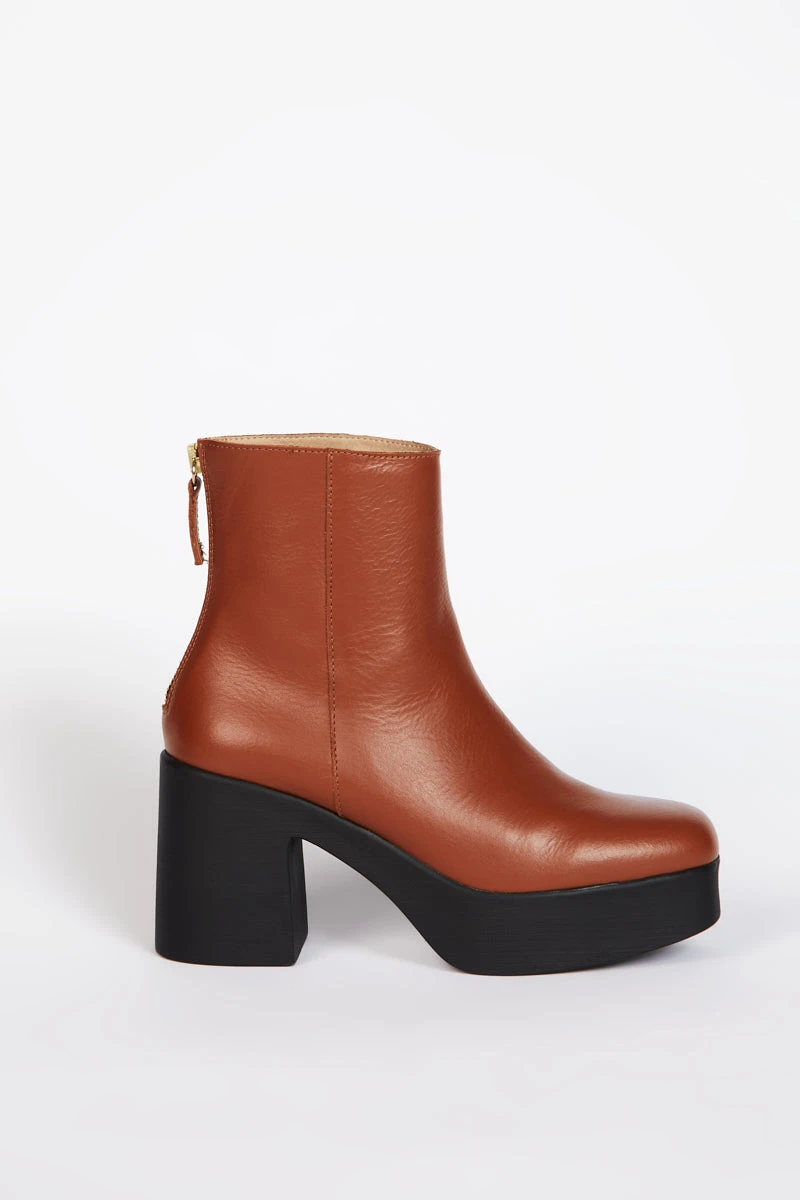 Intentionally Blank DRUE 3.0 PLATFORM BOOT Cognac 8 Intentionally Blank DRUE 3.0 PLATFORM BOOT Cognac