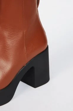 Intentionally Blank DRUE 3.0 PLATFORM BOOT Cognac 12 Intentionally Blank DRUE 3.0 PLATFORM BOOT Cognac