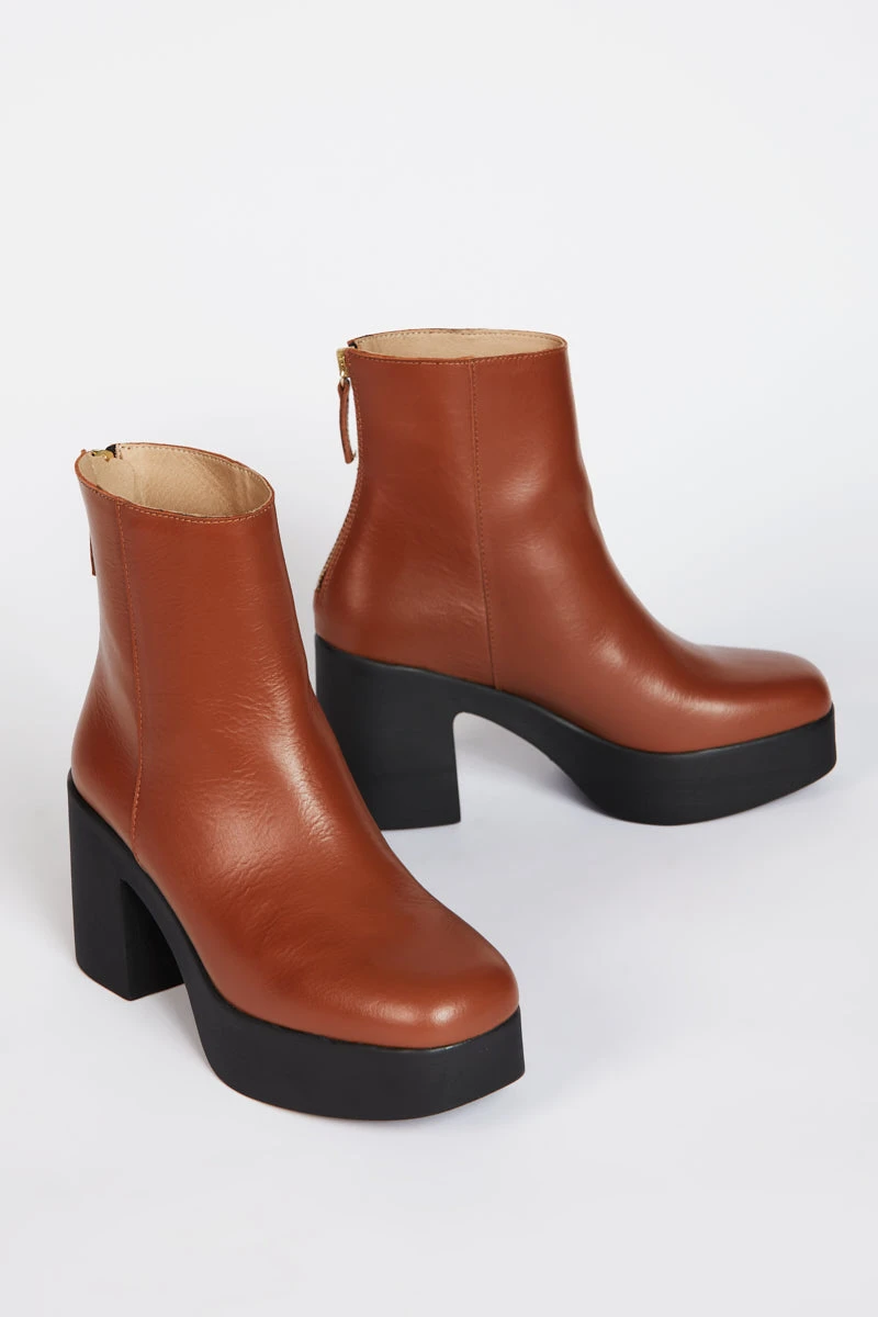 Intentionally Blank DRUE 3.0 PLATFORM BOOT Cognac 3 Intentionally Blank DRUE 3.0 PLATFORM BOOT Cognac