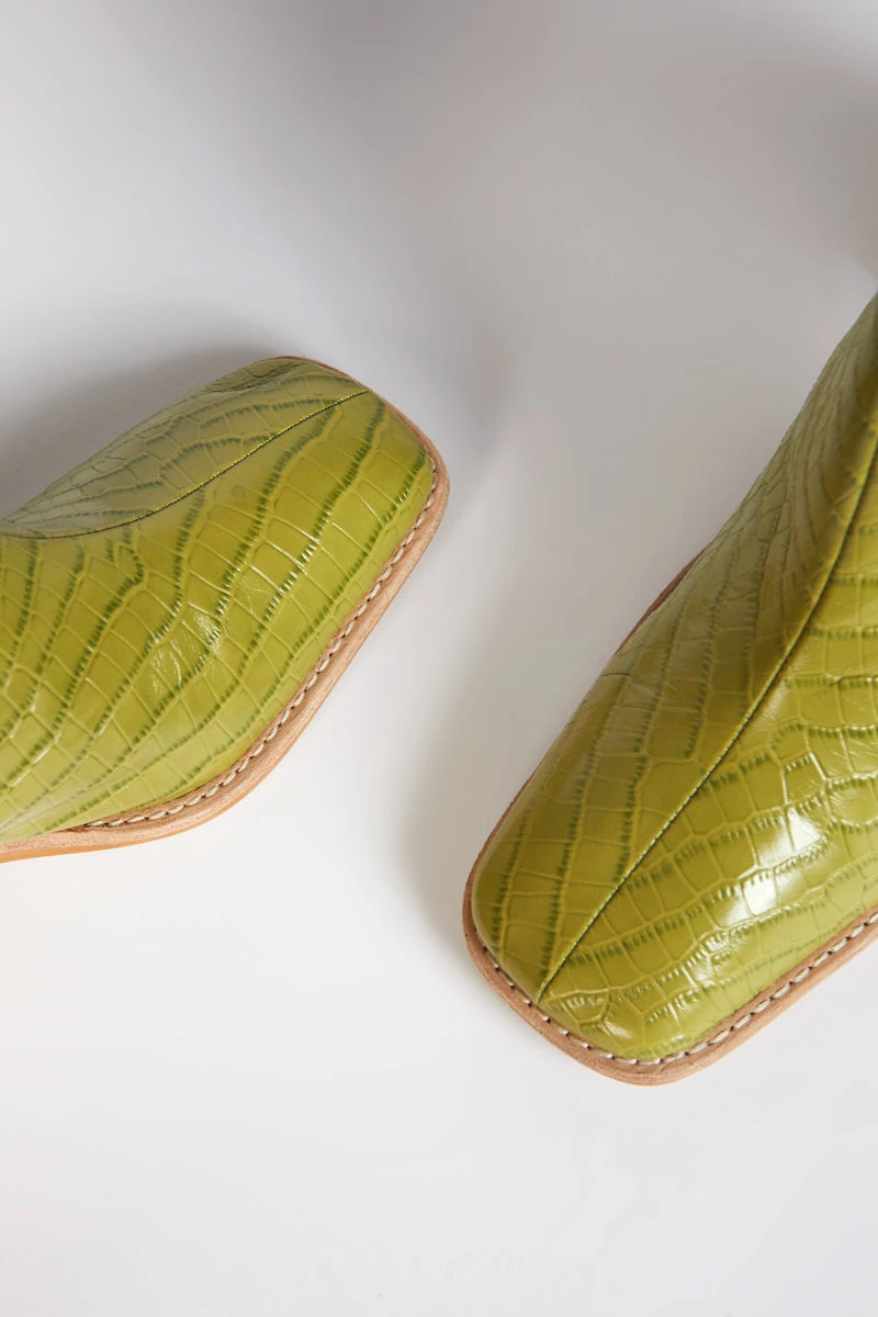 Intentionally Blank CONTOUR HEELED BOOT Apple Green SHOES 6 Intentionally Blank CONTOUR HEELED BOOT Apple Green SHOES