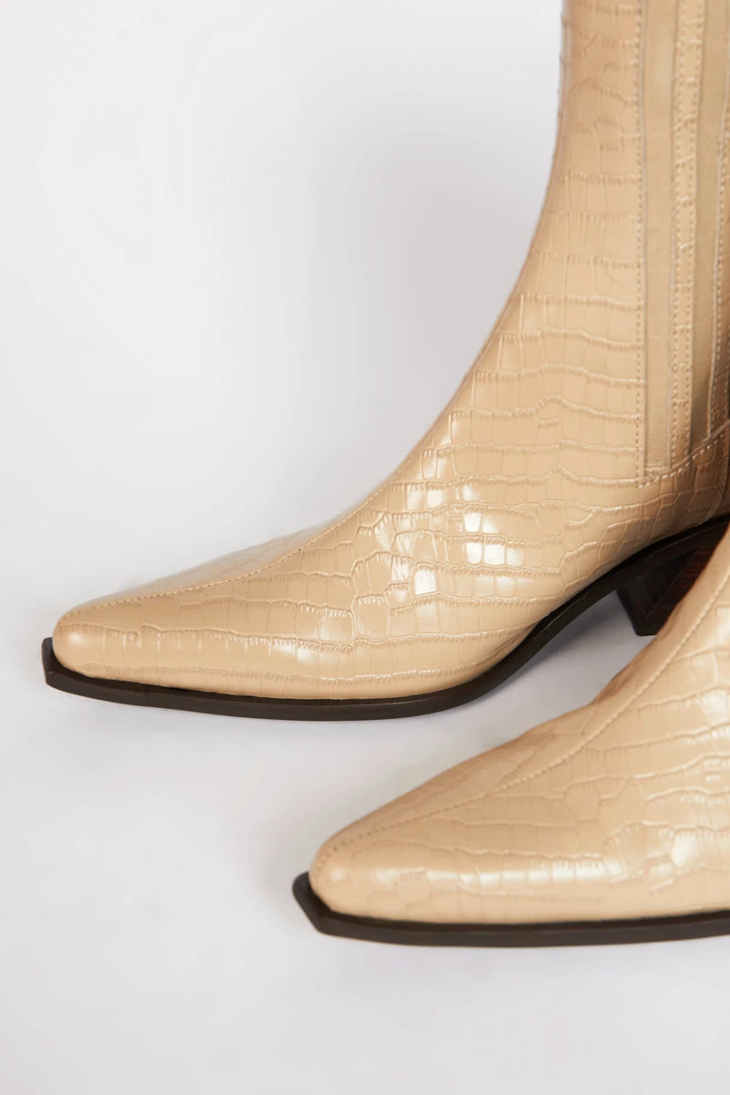 Intentionally Blank HILLARY HEELED BOOT Ojai 6 Intentionally Blank HILLARY HEELED BOOT Ojai