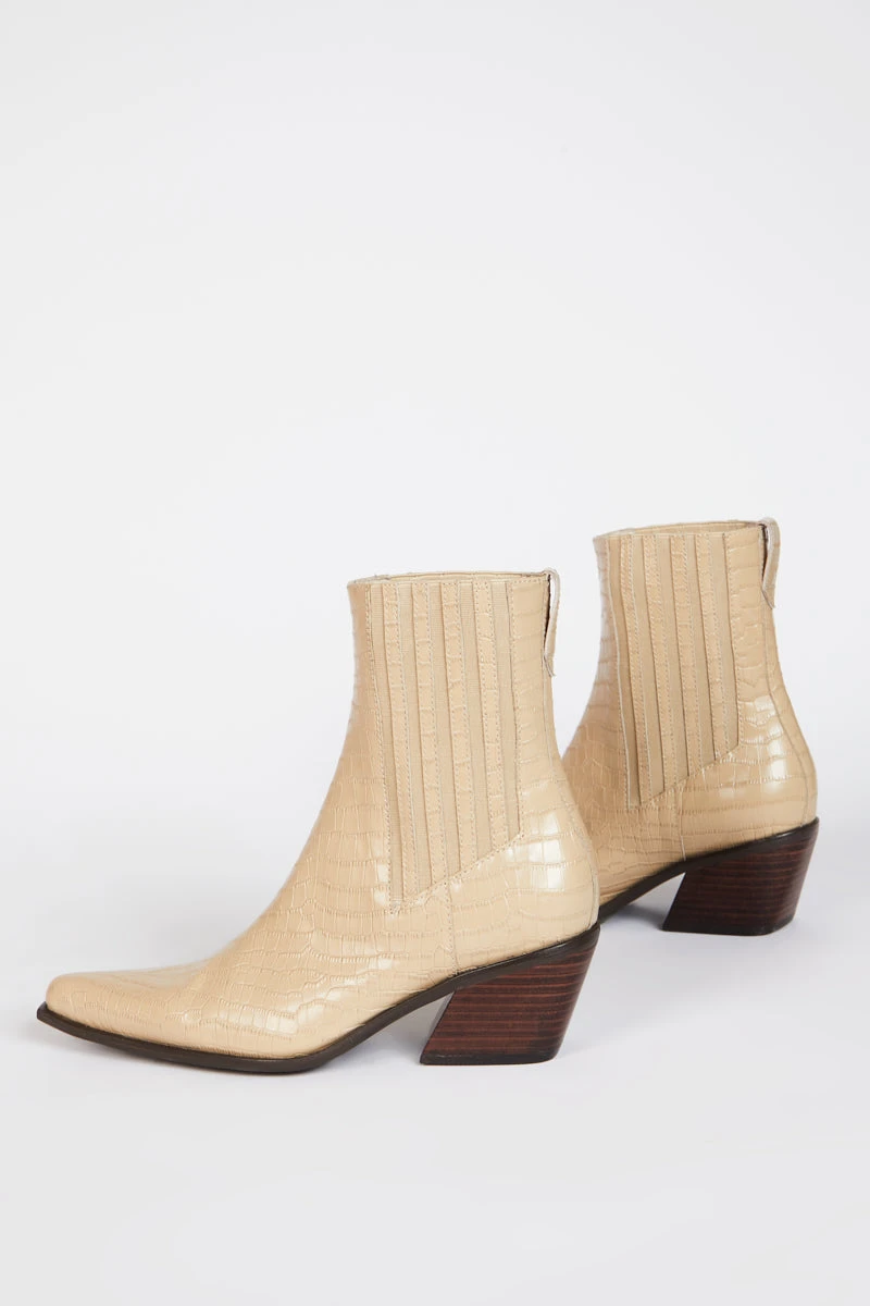 Intentionally Blank HILLARY HEELED BOOT Ojai 3 Intentionally Blank HILLARY HEELED BOOT Ojai