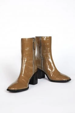Intentionally Blank CONTOUR HEELED BOOT Rich Taupe SHOES