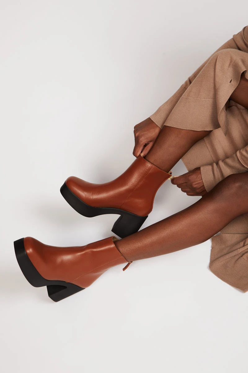 Intentionally Blank DRUE 3.0 PLATFORM BOOT Cognac 4 Intentionally Blank DRUE 3.0 PLATFORM BOOT Cognac