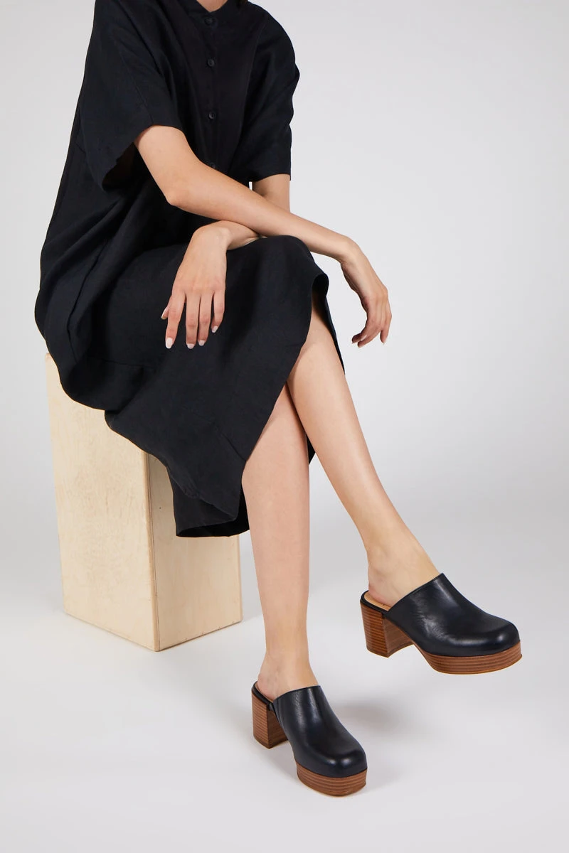 Intentionally Blank FACTS CLOG Black SHOES 4 Intentionally Blank FACTS CLOG Black SHOES