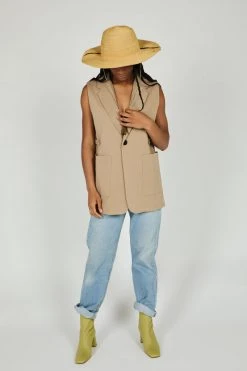 Intentionally Blank COLLUM VEST Sand