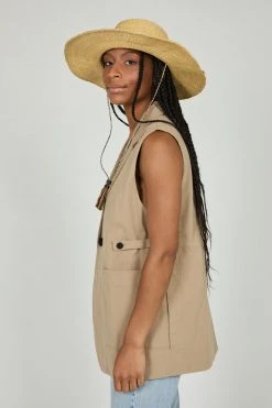 Intentionally Blank COLLUM VEST Sand