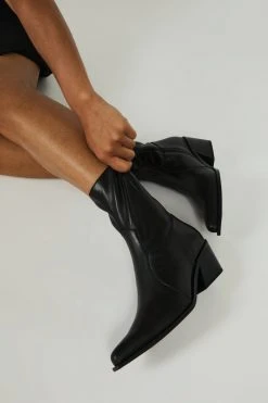 Intentionally Blank SHOES MATTIE HEELED BOOT Black