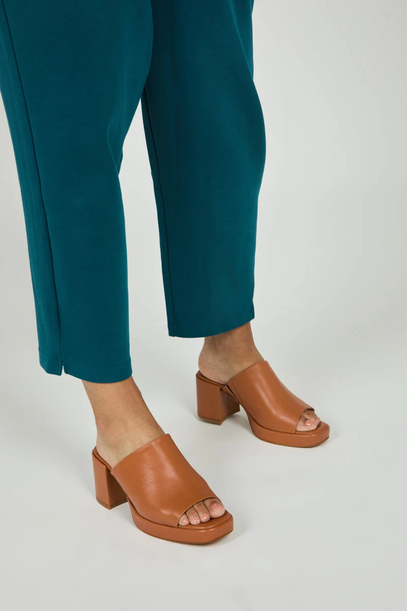 Intentionally Blank TRILOGY PLATFORM MULE Whiskey NEW ARRIVALS 4 Intentionally Blank TRILOGY PLATFORM MULE Whiskey NEW ARRIVALS