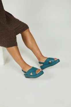 Intentionally Blank STARRY FLATFORM SANDAL Marine