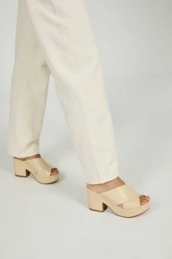 Intentionally Blank DAME HEELED PLATFORM Clouds NEW SHOES 9 Intentionally Blank DAME HEELED PLATFORM Clouds NEW SHOES