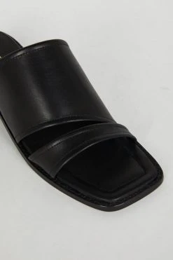 Intentionally Blank BARBARA SANDAL Black 11 Intentionally Blank BARBARA SANDAL Black