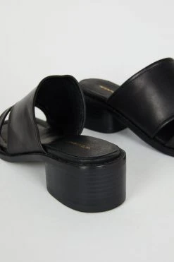 Intentionally Blank BARBARA SANDAL Black 12 Intentionally Blank BARBARA SANDAL Black