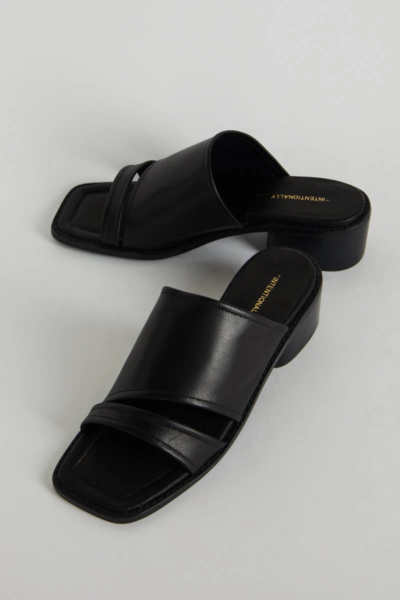Intentionally Blank BARBARA SANDAL Black 3 Intentionally Blank BARBARA SANDAL Black