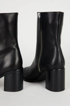Intentionally Blank SHOES CONTOUR HEELED BOOT Black Leather