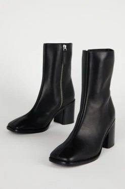 Intentionally Blank SHOES CONTOUR HEELED BOOT Black Leather