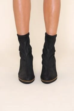 Intentionally Blank DAFINA HEELED BOOT Black