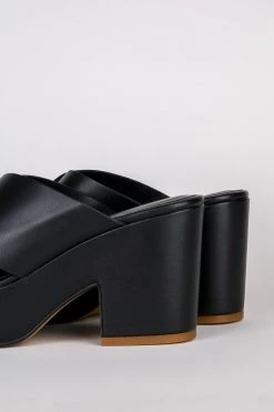 Intentionally Blank DAME HEELED PLATFORM Black