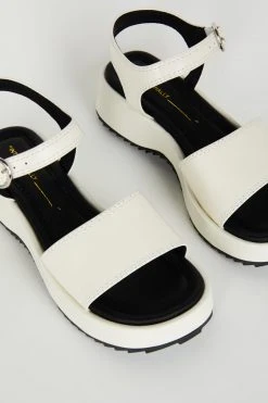 Intentionally Blank NEW SHOES DISHES FLATFORM SANDAL Cream