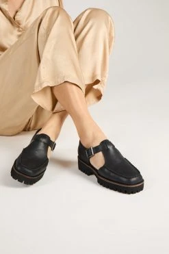 Intentionally Blank NEW SHOES HELLO LOAFER Black