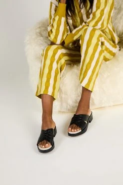 Intentionally Blank VONDA SANDAL Black