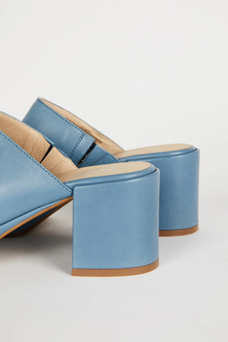 Intentionally Blank FACTS CLOG Blue 7 Intentionally Blank FACTS CLOG Blue