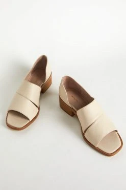 Intentionally Blank GIRAFFE SANDAL Cream