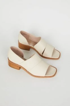 Intentionally Blank GIRAFFE SANDAL Cream