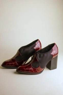 Intentionally Blank AUNTIE BOOT Wine