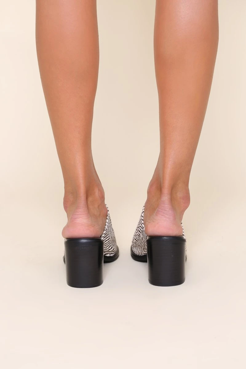 Intentionally Blank IMPLY MULE Ivory SHOES 5 Intentionally Blank IMPLY MULE Ivory SHOES