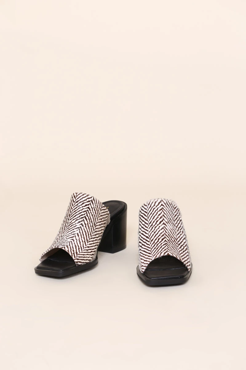 Intentionally Blank IMPLY MULE Ivory SHOES 3 Intentionally Blank IMPLY MULE Ivory SHOES