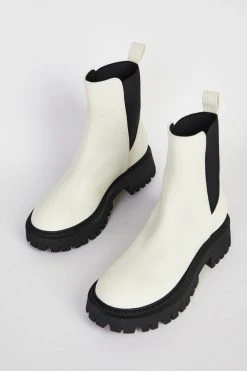 Intentionally Blank SHOES GUIDED PULL ON BOOT White