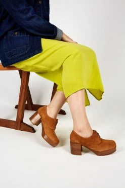 Intentionally Blank ALBANY PLATFORM OXFORD Tan Suede