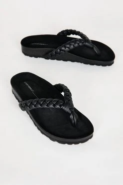 Intentionally Blank KATA SANDAL Black