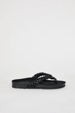 Intentionally Blank KATA SANDAL Black