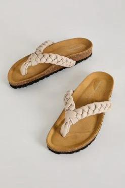 Intentionally Blank NEW SHOES KATA SANDAL Clouds 10 Intentionally Blank NEW SHOES KATA SANDAL Clouds