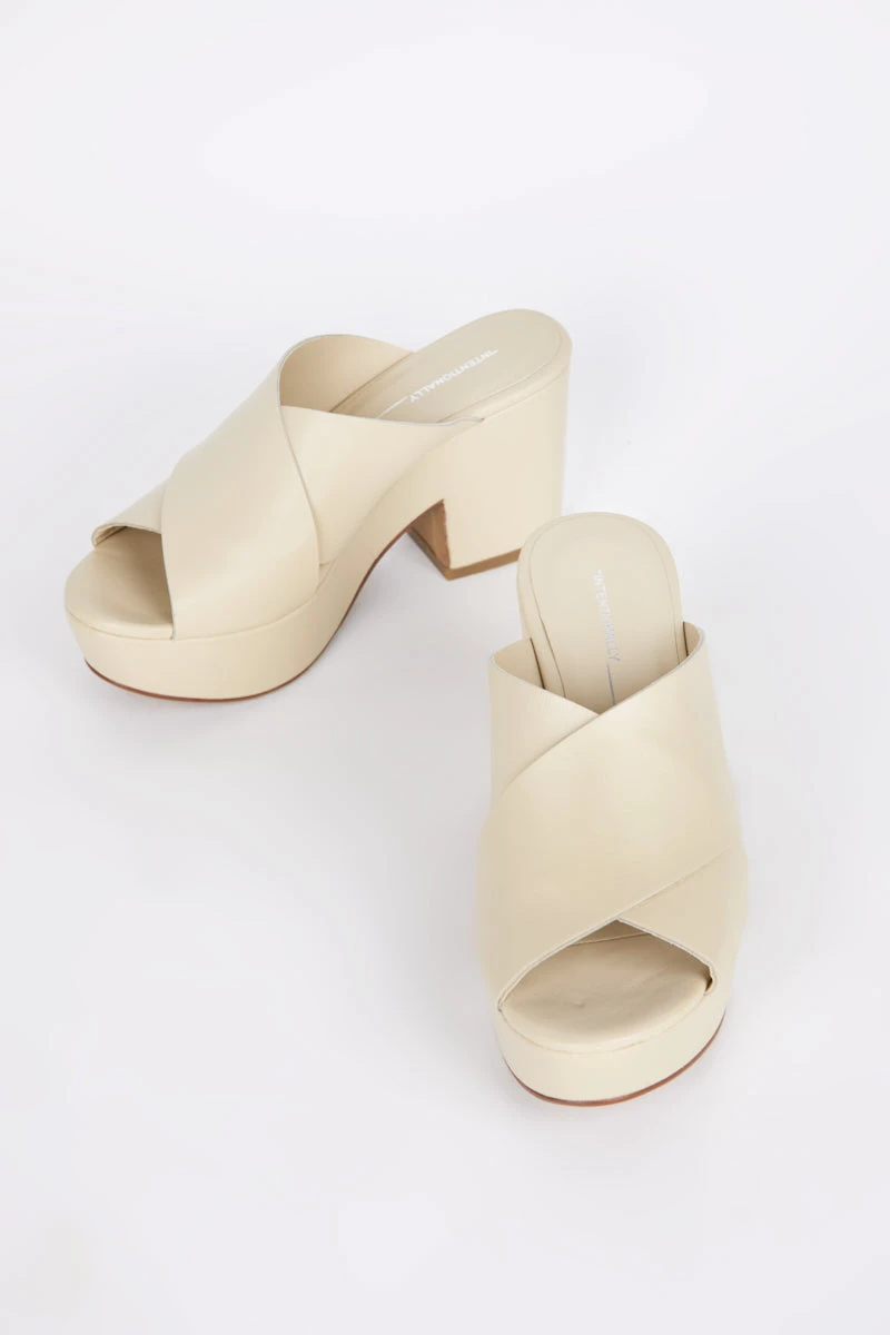 Intentionally Blank DAME HEELED PLATFORM Clouds NEW SHOES 3 Intentionally Blank DAME HEELED PLATFORM Clouds NEW SHOES