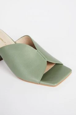 Intentionally Blank KAMIKA HEEL Sage