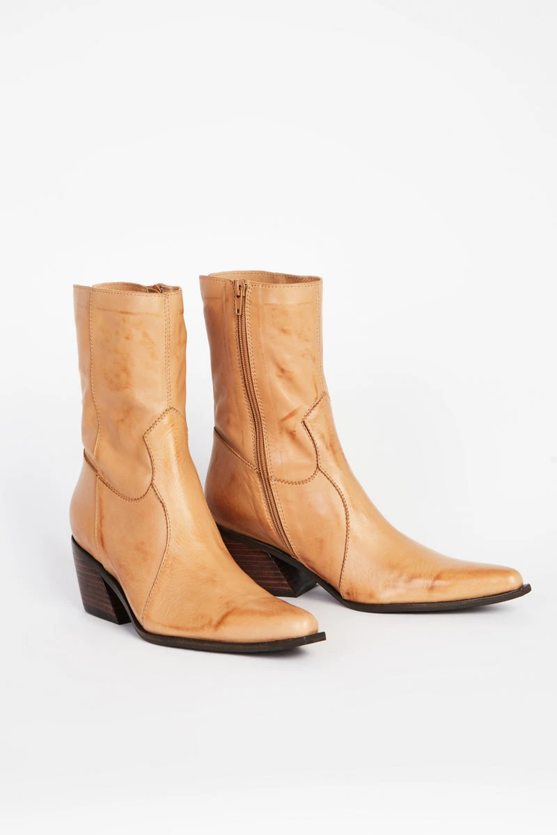 Intentionally Blank MATTIE HEELED BOOT Tan 3 Intentionally Blank MATTIE HEELED BOOT Tan