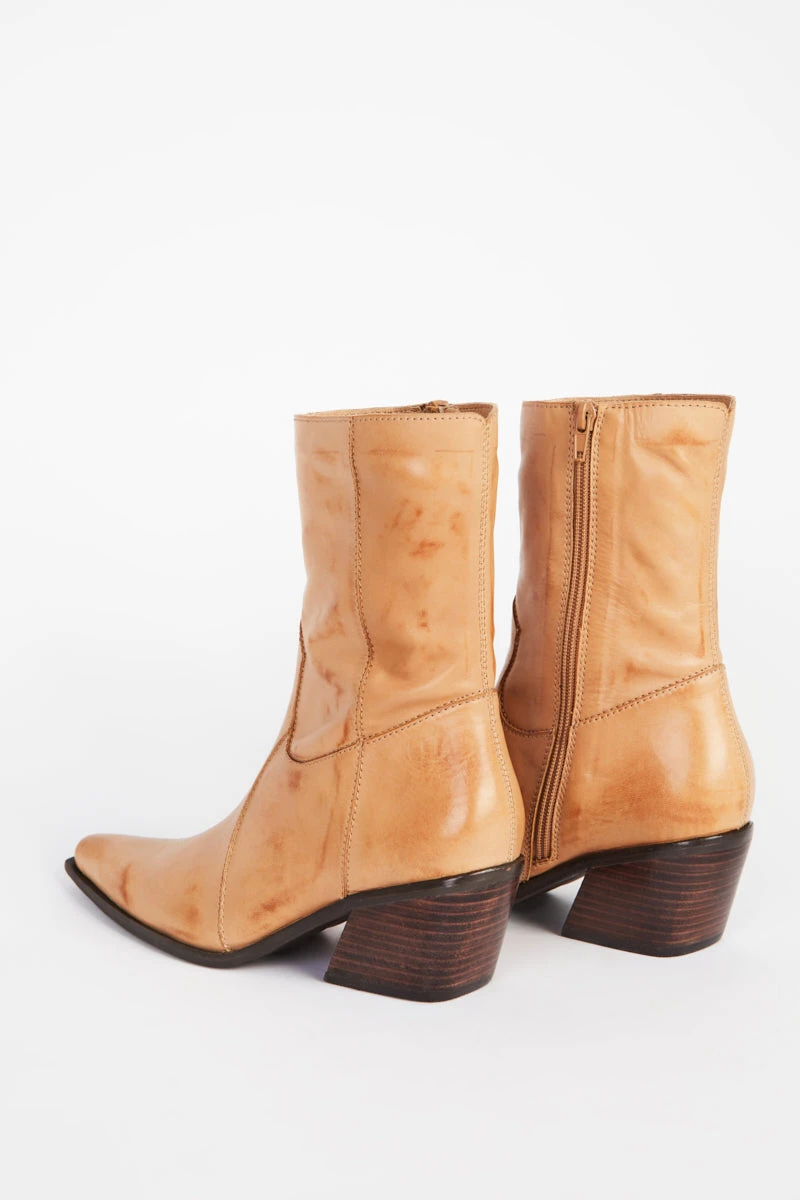 Intentionally Blank MATTIE HEELED BOOT Tan 5 Intentionally Blank MATTIE HEELED BOOT Tan