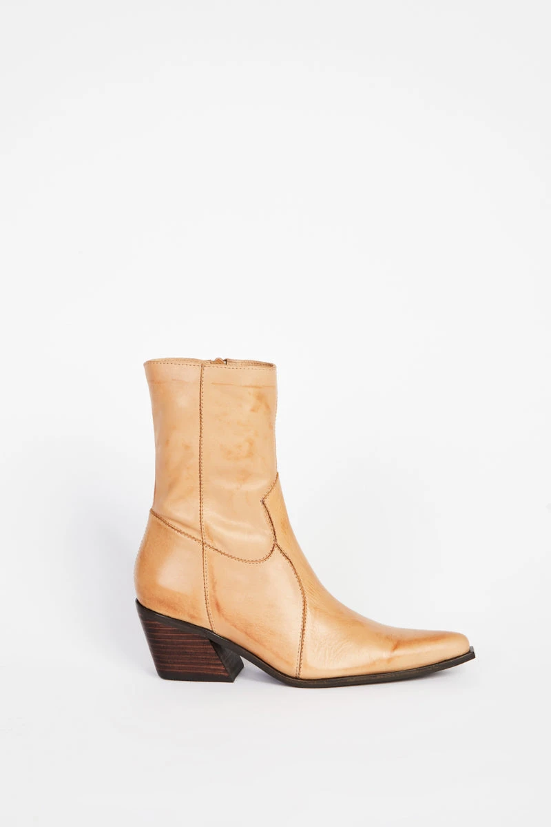 Intentionally Blank MATTIE HEELED BOOT Tan 8 Intentionally Blank MATTIE HEELED BOOT Tan