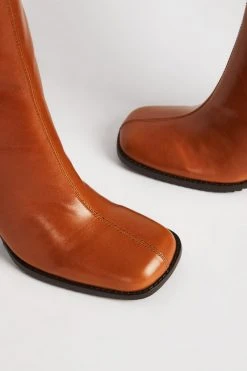 Intentionally Blank PARADE HEELED BOOT Cognac SHOES