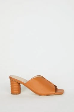 Intentionally Blank KAMIKA HEEL Canyon