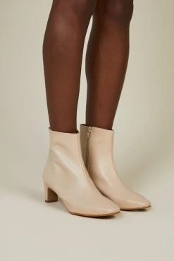 Intentionally Blank LAS HEELED BOOT Clouds SHOES