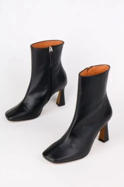 Intentionally Blank LINDA HEELED BOOT Black SHOES