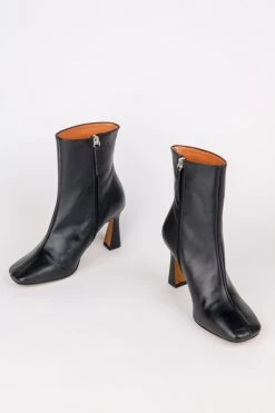 Intentionally Blank LINDA HEELED BOOT Black SHOES